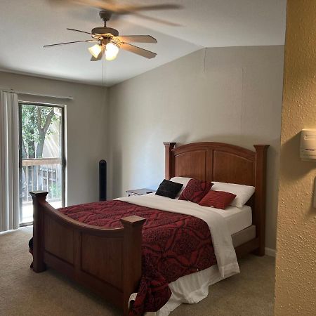 Lovely 1-Bedroom Townhome With Nice Amenities Хюстън Екстериор снимка