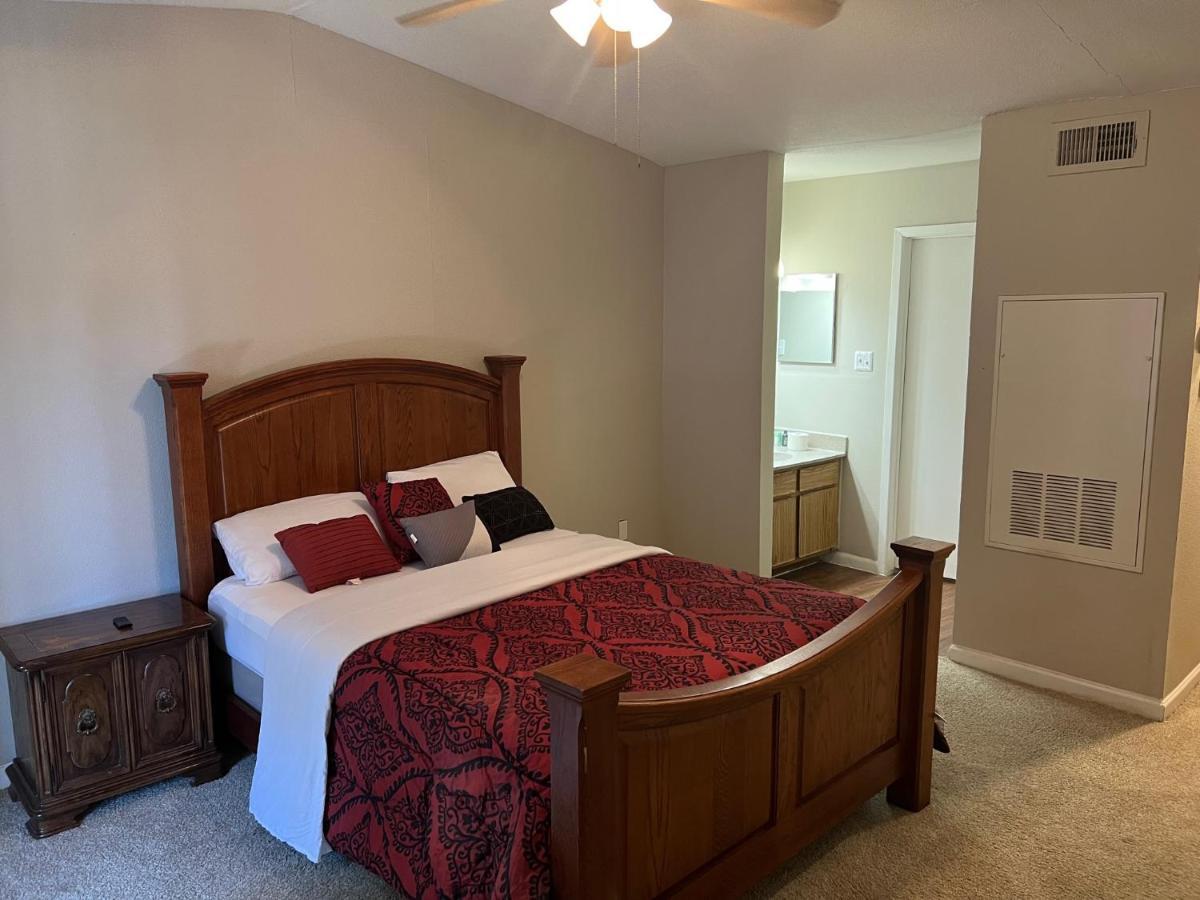 Lovely 1-Bedroom Townhome With Nice Amenities Хюстън Екстериор снимка