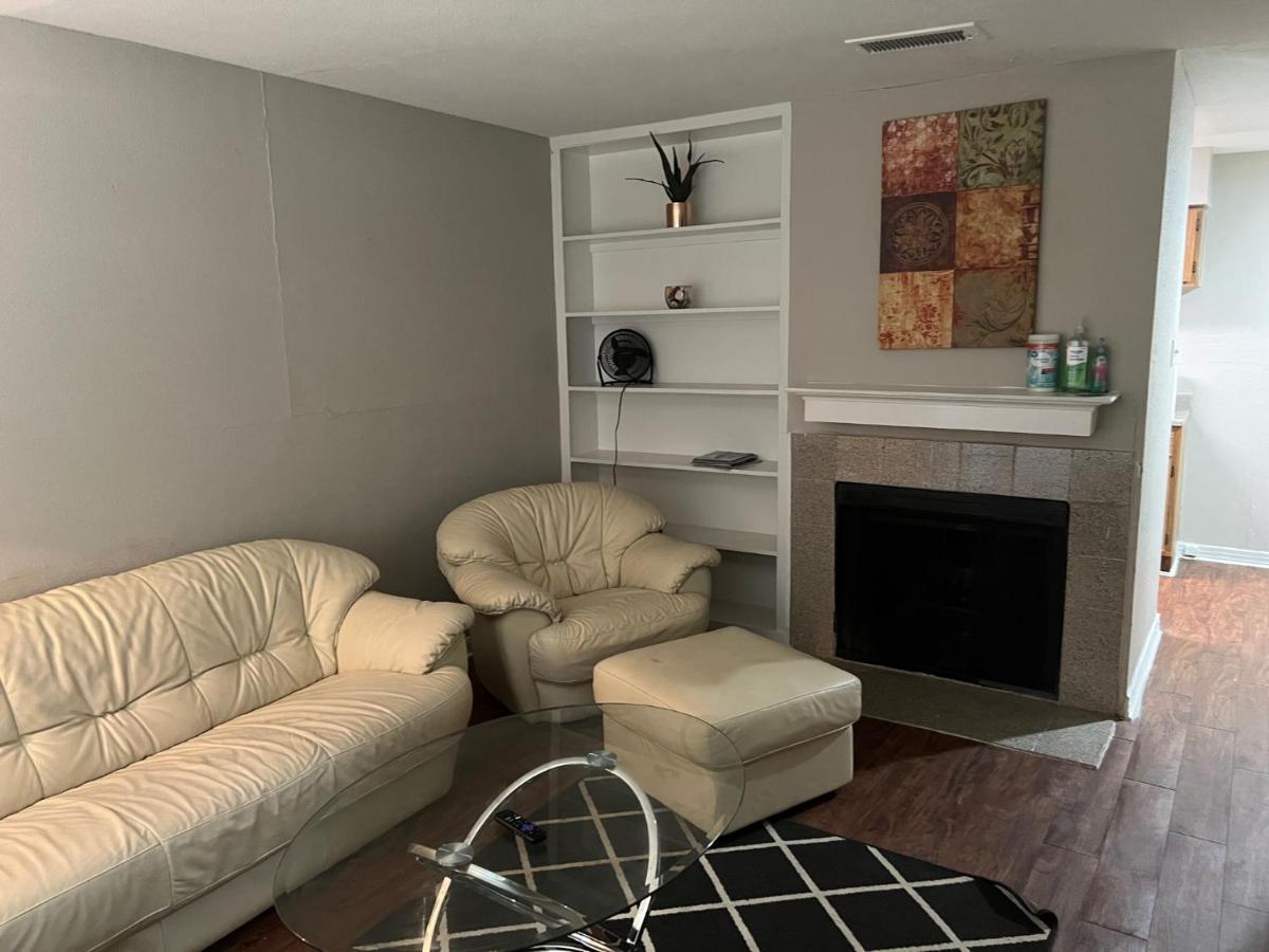 Lovely 1-Bedroom Townhome With Nice Amenities Хюстън Екстериор снимка