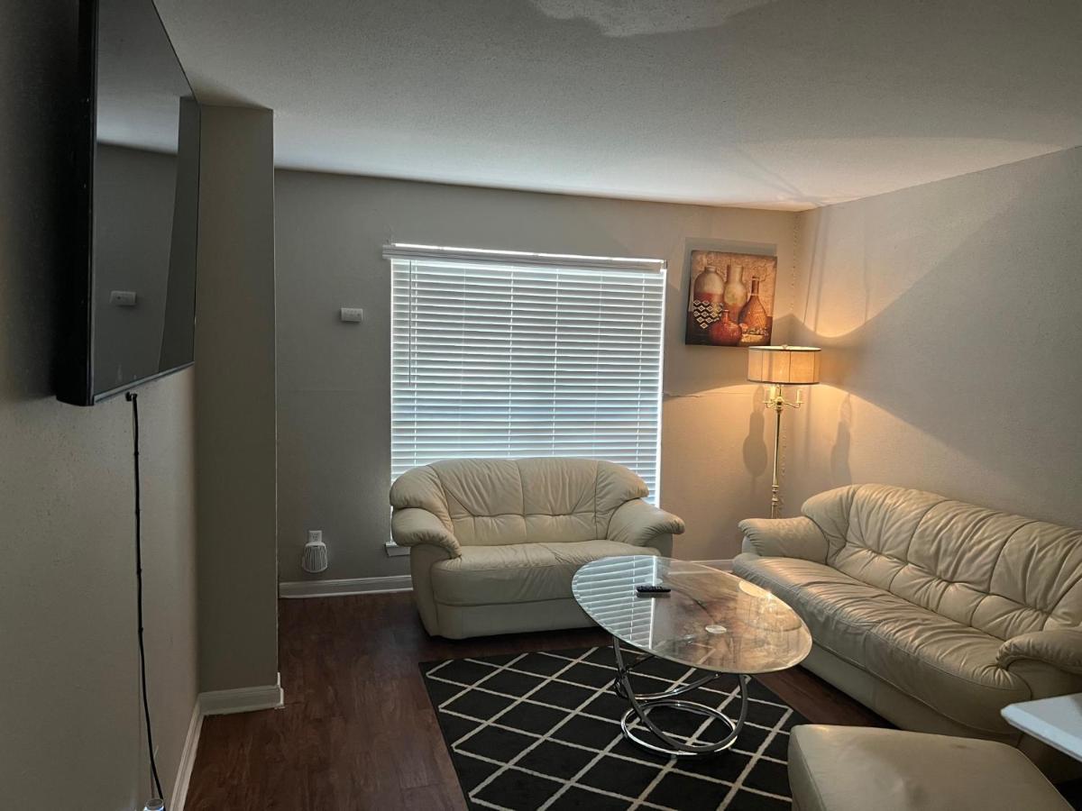 Lovely 1-Bedroom Townhome With Nice Amenities Хюстън Екстериор снимка