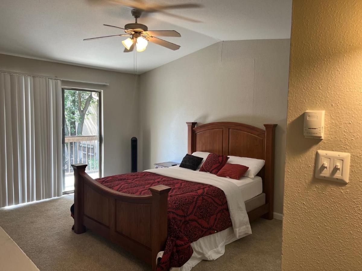 Lovely 1-Bedroom Townhome With Nice Amenities Хюстън Екстериор снимка