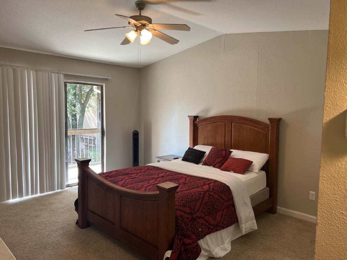 Lovely 1-Bedroom Townhome With Nice Amenities Хюстън Екстериор снимка